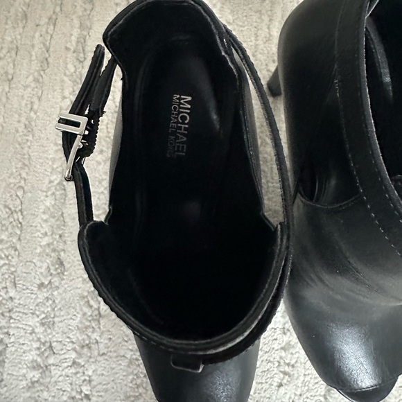 Micheal Kors Heels - Picture 3 of 6